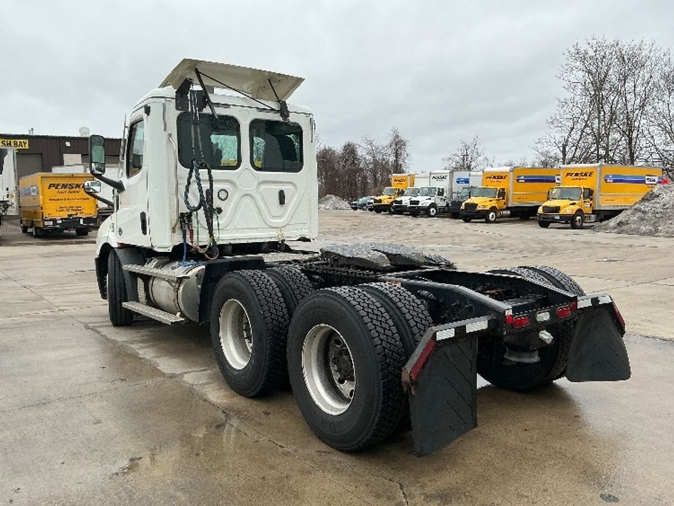 Day Cab Tractor-Heavy Duty Tractors-Freightliner-2020-T11664ST-Chicopee-MA-472,786\n\t\tmiles-$ 38,750 - Image 5