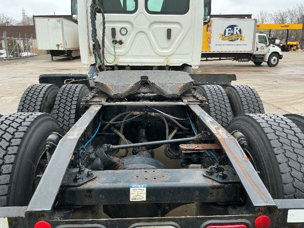 Day Cab Tractor-Heavy Duty Tractors-Freightliner-2020-T11664ST-Chicopee-MA-472,786\n\t\tmiles-$ 38,750 - Image 6