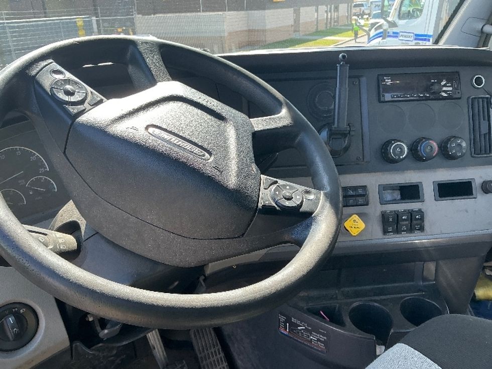 Day Cab Tractor-Heavy Duty Tractors-Freightliner-2020-T11664ST-Chicopee-MA-476,390\n\t\tmiles-$ 39,500 - Image 10