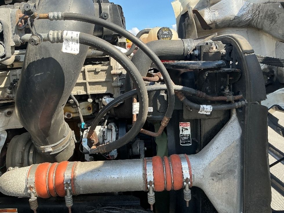 Day Cab Tractor-Heavy Duty Tractors-Freightliner-2020-T11664ST-Chicopee-MA-476,390\n\t\tmiles-$ 39,500 - Image 15