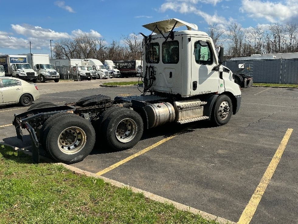 Day Cab Tractor-Heavy Duty Tractors-Freightliner-2020-T11664ST-Chicopee-MA-476,390\n\t\tmiles-$ 39,500 - Image 18