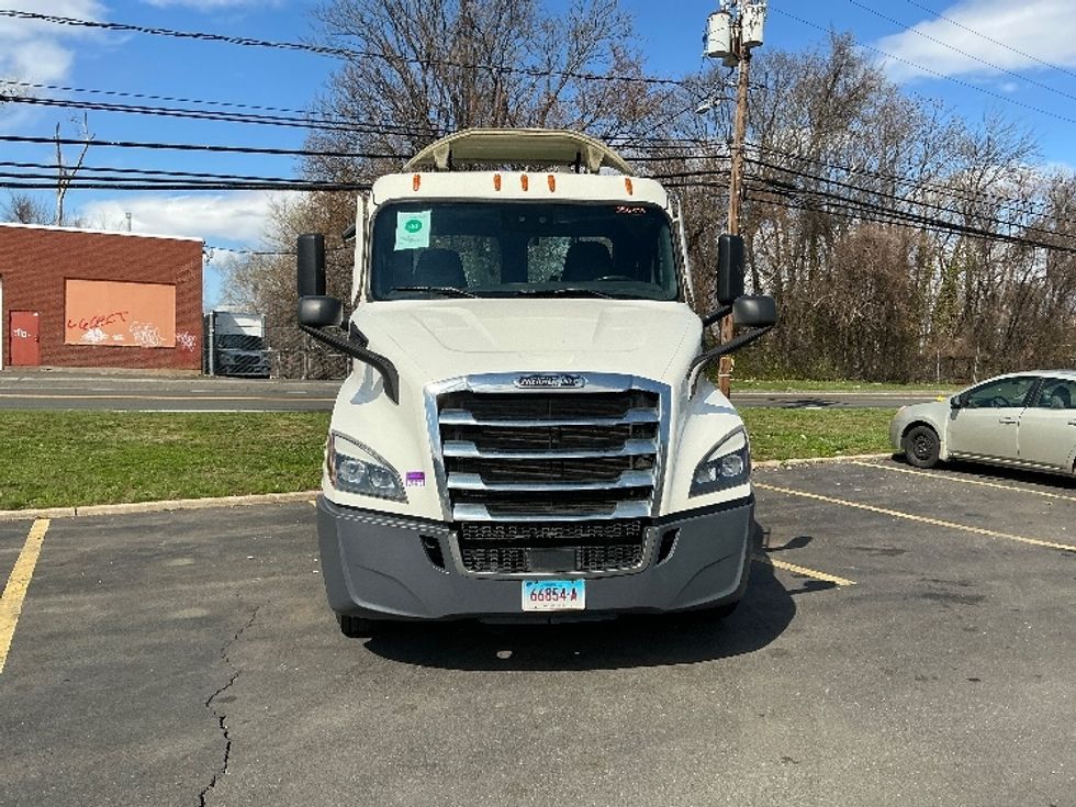 Day Cab Tractor-Heavy Duty Tractors-Freightliner-2020-T11664ST-Chicopee-MA-476,390\n\t\tmiles-$ 39,500 - Image 2