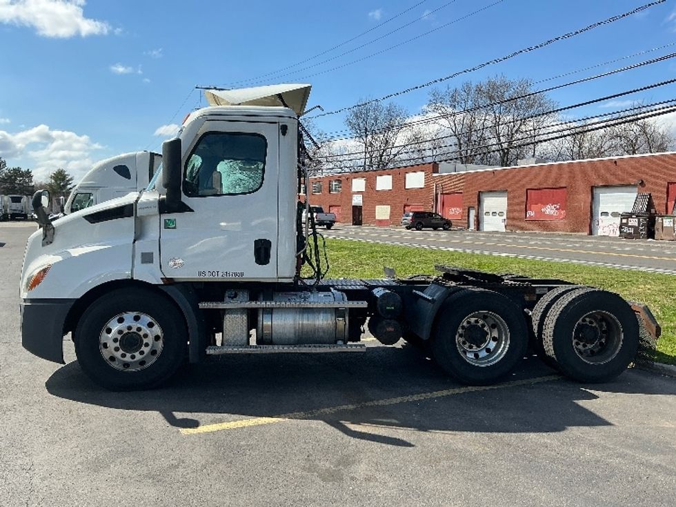 Day Cab Tractor-Heavy Duty Tractors-Freightliner-2020-T11664ST-Chicopee-MA-476,390\n\t\tmiles-$ 39,500 - Image 4