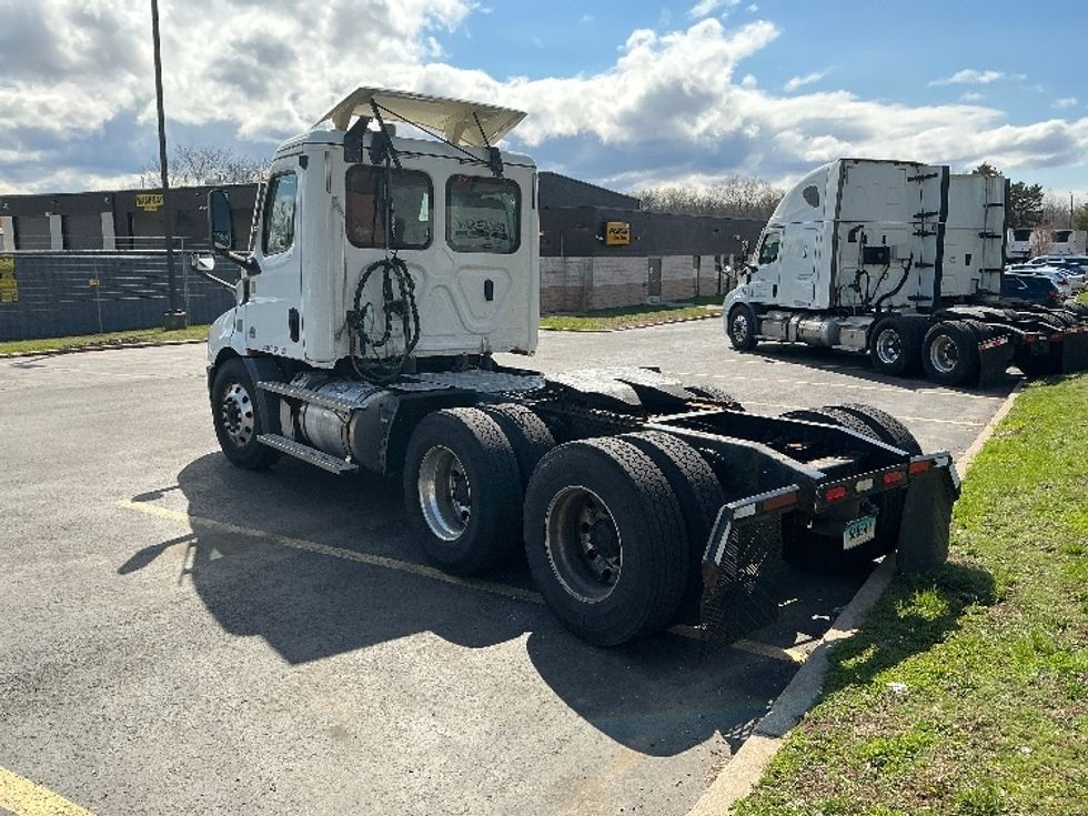 Day Cab Tractor-Heavy Duty Tractors-Freightliner-2020-T11664ST-Chicopee-MA-476,390\n\t\tmiles-$ 39,500 - Image 5