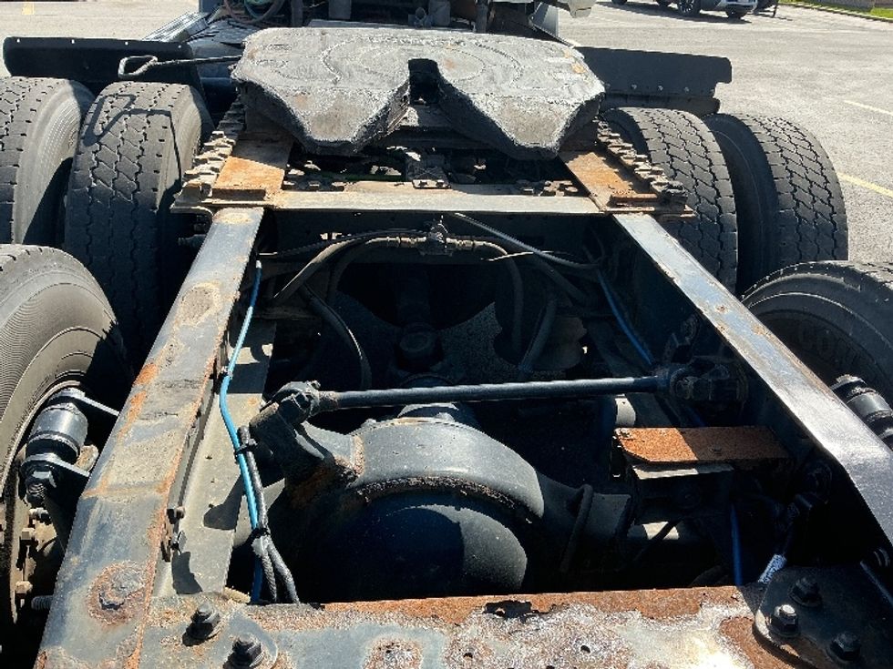 Day Cab Tractor-Heavy Duty Tractors-Freightliner-2020-T11664ST-Chicopee-MA-476,390\n\t\tmiles-$ 39,500 - Image 6