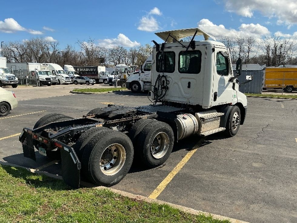 Day Cab Tractor-Heavy Duty Tractors-Freightliner-2020-T11664ST-Chicopee-MA-476,390\n\t\tmiles-$ 39,500 - Image 7