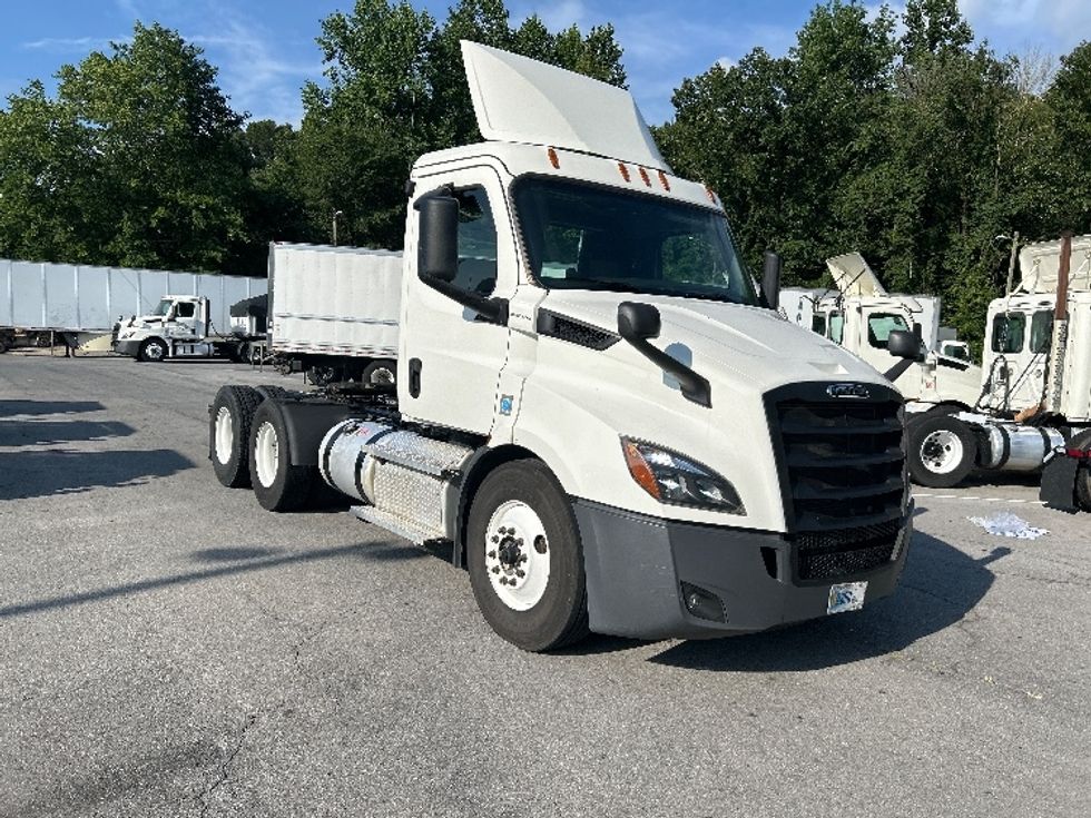 Day Cab Tractor-Heavy Duty Tractors-Freightliner-2020-T11664ST-Cleveland-TN-385,915\n\t\tmiles-$ 52,000 - Image 1