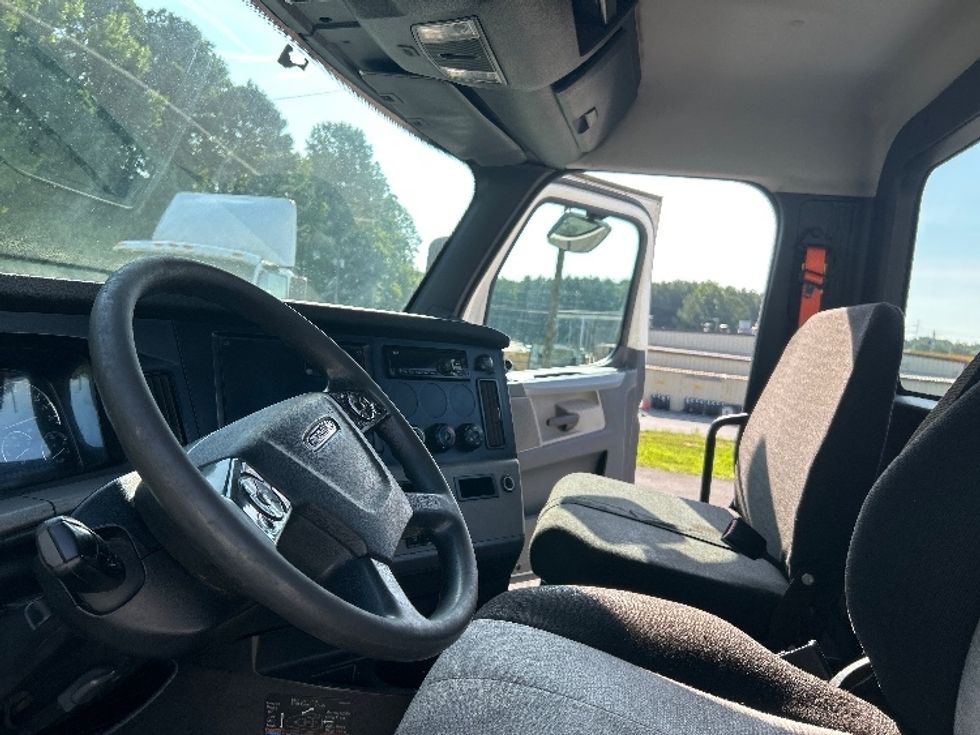 Day Cab Tractor-Heavy Duty Tractors-Freightliner-2020-T11664ST-Cleveland-TN-385,915\n\t\tmiles-$ 52,000 - Image 10