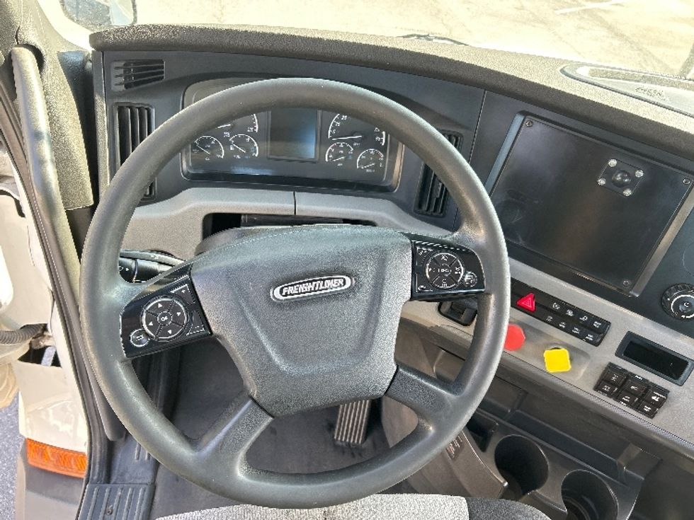 Day Cab Tractor-Heavy Duty Tractors-Freightliner-2020-T11664ST-Cleveland-TN-385,915\n\t\tmiles-$ 52,000 - Image 11