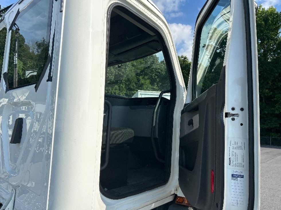 Day Cab Tractor-Heavy Duty Tractors-Freightliner-2020-T11664ST-Cleveland-TN-385,915\n\t\tmiles-$ 52,000 - Image 12