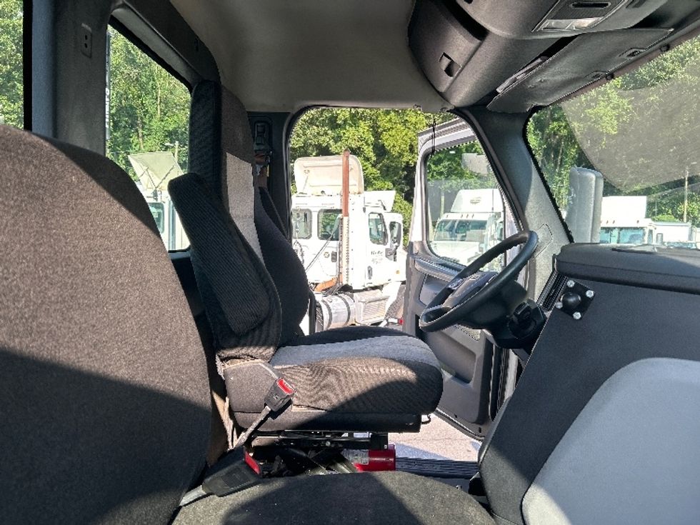 Day Cab Tractor-Heavy Duty Tractors-Freightliner-2020-T11664ST-Cleveland-TN-385,915\n\t\tmiles-$ 52,000 - Image 14