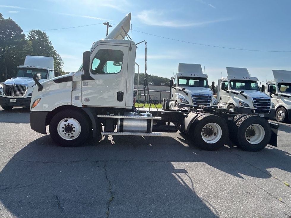 Day Cab Tractor-Heavy Duty Tractors-Freightliner-2020-T11664ST-Cleveland-TN-385,915\n\t\tmiles-$ 52,000 - Image 4