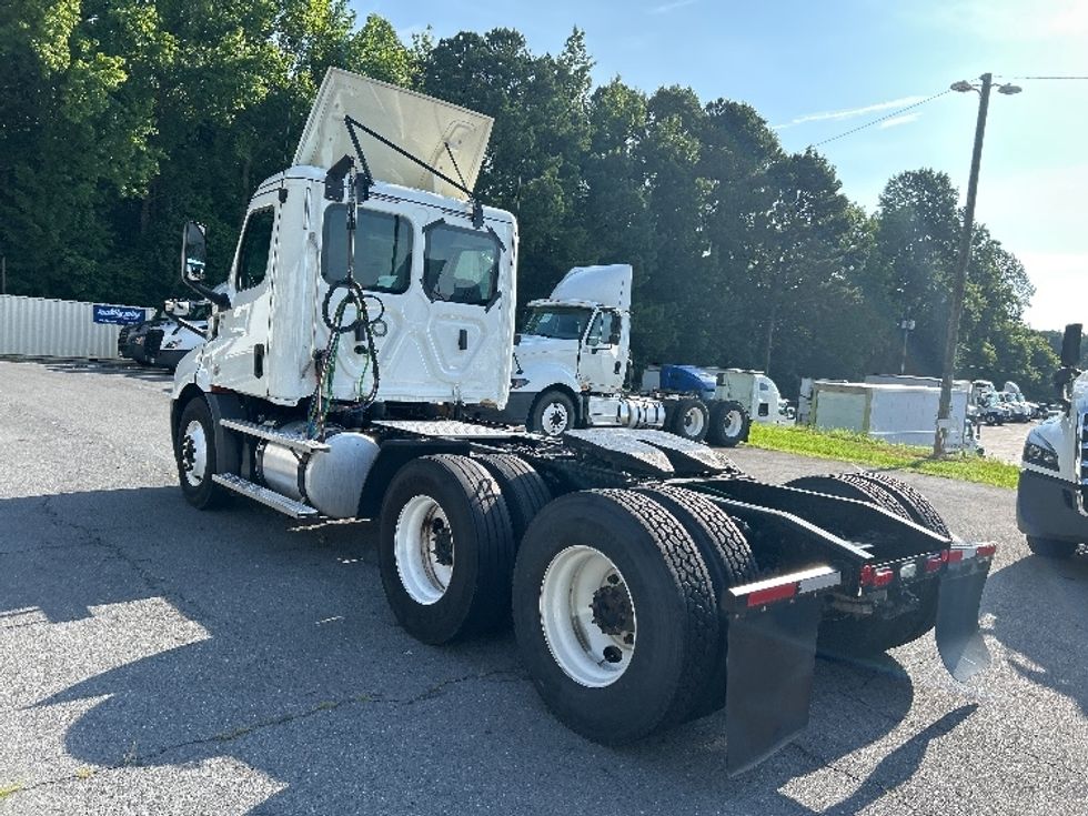 Day Cab Tractor-Heavy Duty Tractors-Freightliner-2020-T11664ST-Cleveland-TN-385,915\n\t\tmiles-$ 52,000 - Image 5