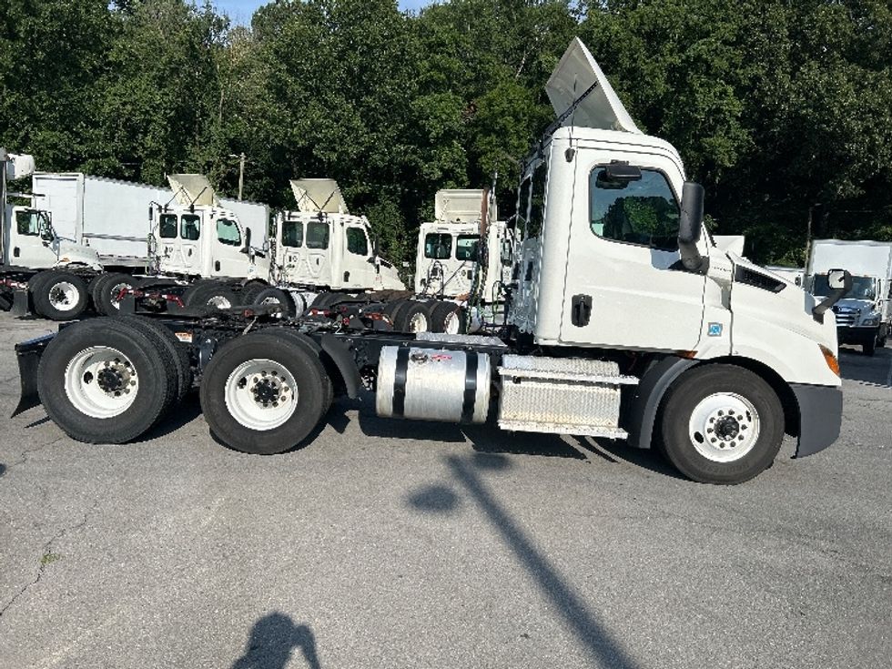 Day Cab Tractor-Heavy Duty Tractors-Freightliner-2020-T11664ST-Cleveland-TN-385,915\n\t\tmiles-$ 52,000 - Image 8