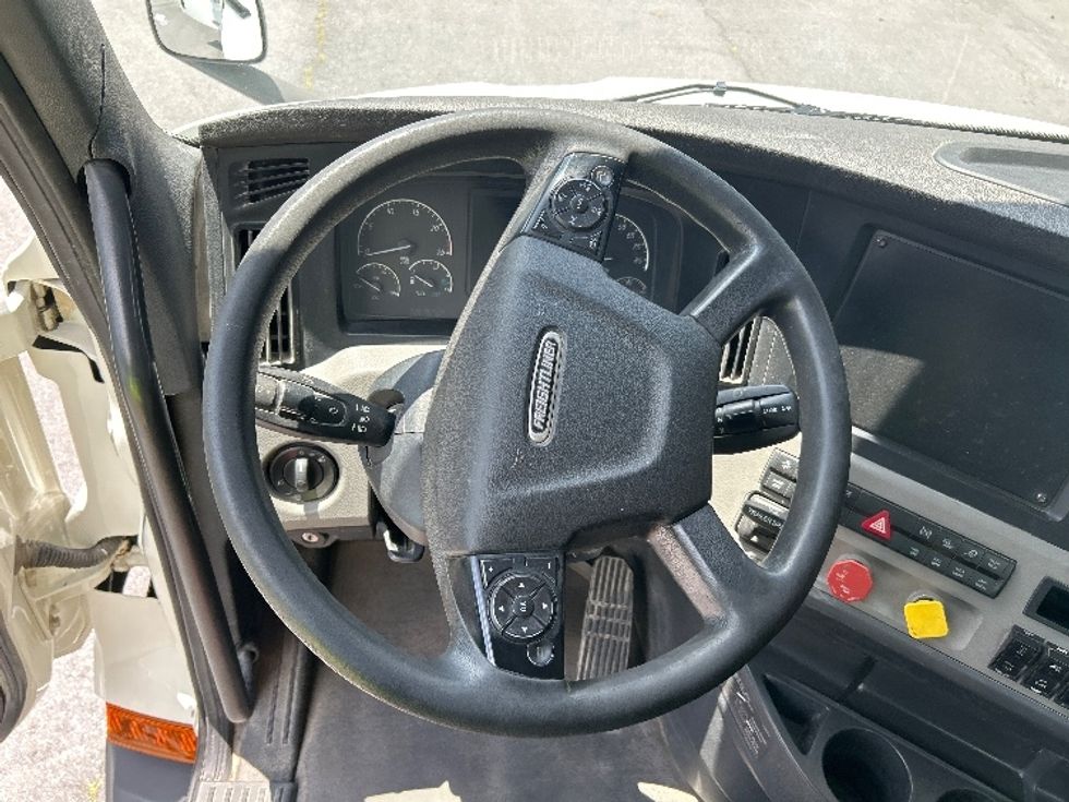 Day Cab Tractor-Heavy Duty Tractors-Freightliner-2020-T11664ST-Cleveland-TN-422,719\n\t\tmiles-$ 50,000 - Image 11