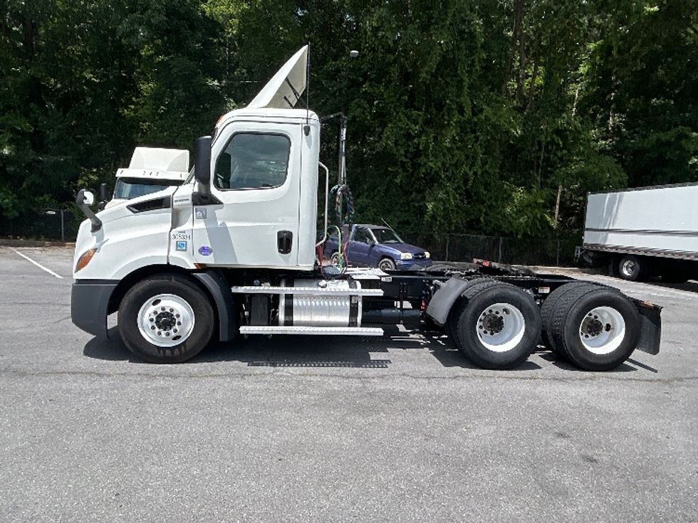 Day Cab Tractor-Heavy Duty Tractors-Freightliner-2020-T11664ST-Cleveland-TN-422,719\n\t\tmiles-$ 50,000 - Image 4
