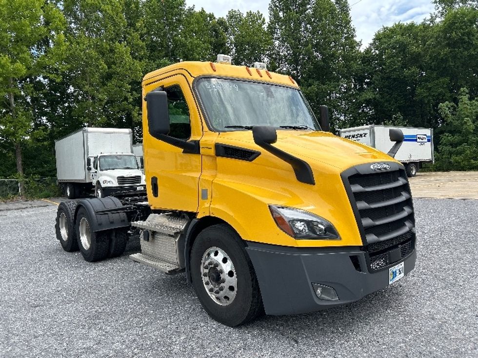 Day Cab Tractor-Heavy Duty Tractors-Freightliner-2020-T11664ST-Cleveland-TN-639,641\n\t\tmiles-$ 26,250 - Image 1