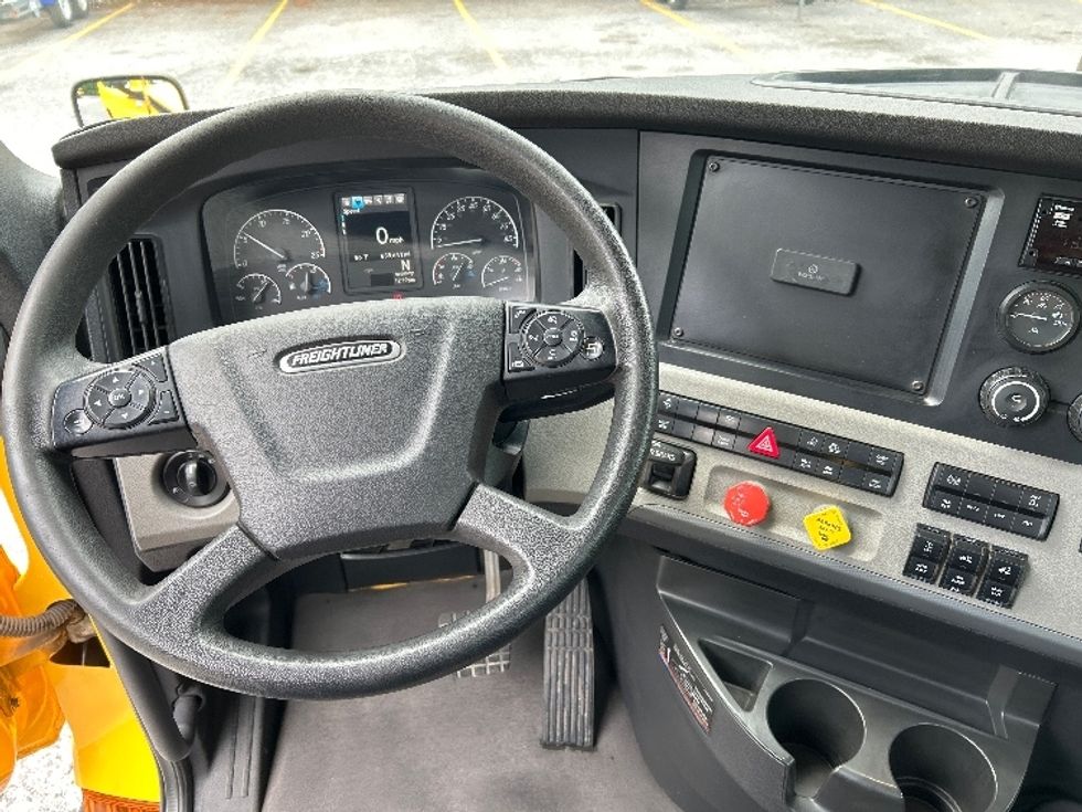 Day Cab Tractor-Heavy Duty Tractors-Freightliner-2020-T11664ST-Cleveland-TN-639,641\n\t\tmiles-$ 26,250 - Image 11