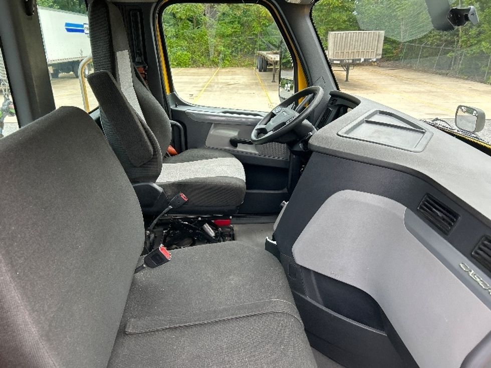 Day Cab Tractor-Heavy Duty Tractors-Freightliner-2020-T11664ST-Cleveland-TN-639,641\n\t\tmiles-$ 26,250 - Image 14