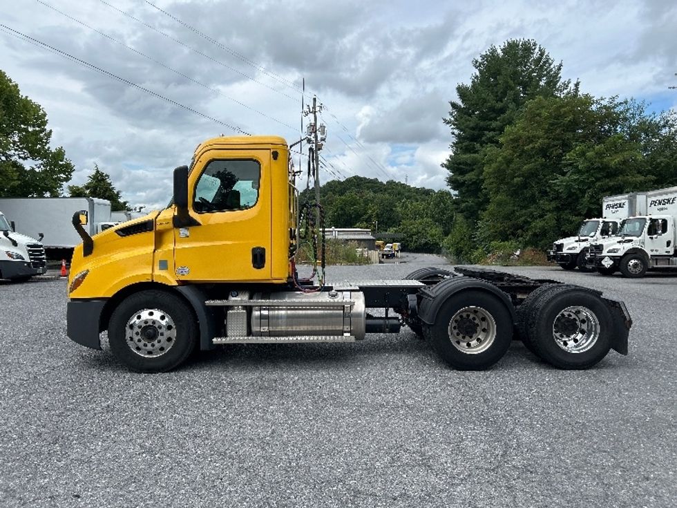 Day Cab Tractor-Heavy Duty Tractors-Freightliner-2020-T11664ST-Cleveland-TN-639,641\n\t\tmiles-$ 26,250 - Image 4