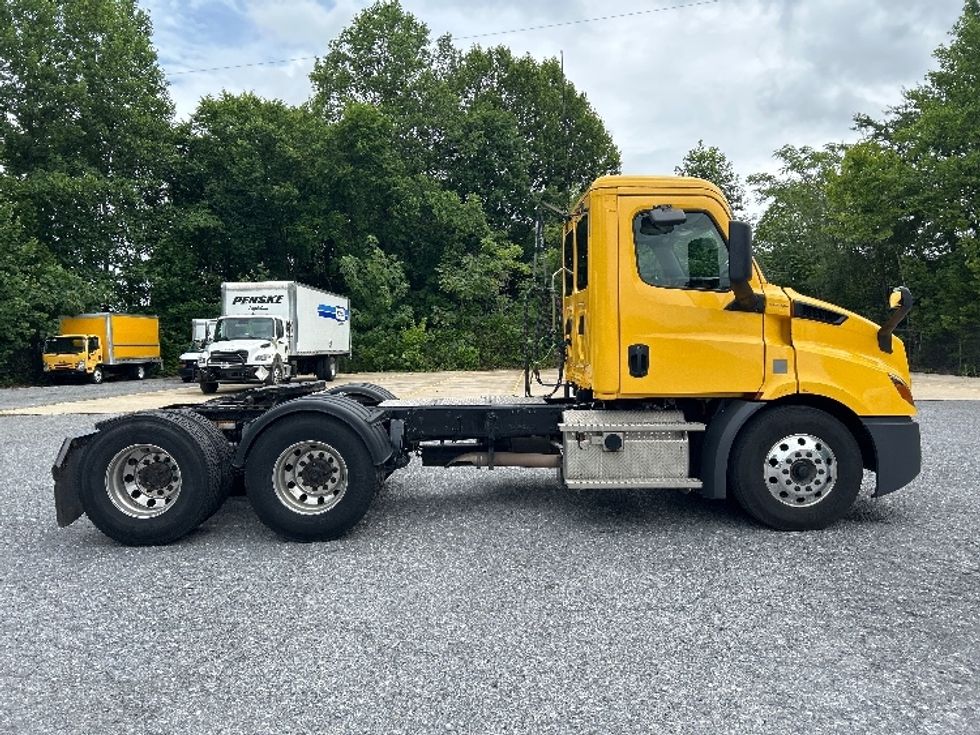 Day Cab Tractor-Heavy Duty Tractors-Freightliner-2020-T11664ST-Cleveland-TN-639,641\n\t\tmiles-$ 26,250 - Image 8