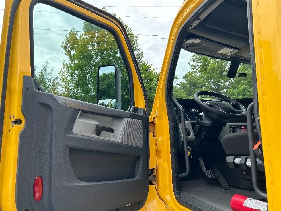 Day Cab Tractor-Heavy Duty Tractors-Freightliner-2020-T11664ST-Cleveland-TN-639,641\n\t\tmiles-$ 26,250 - Image 9
