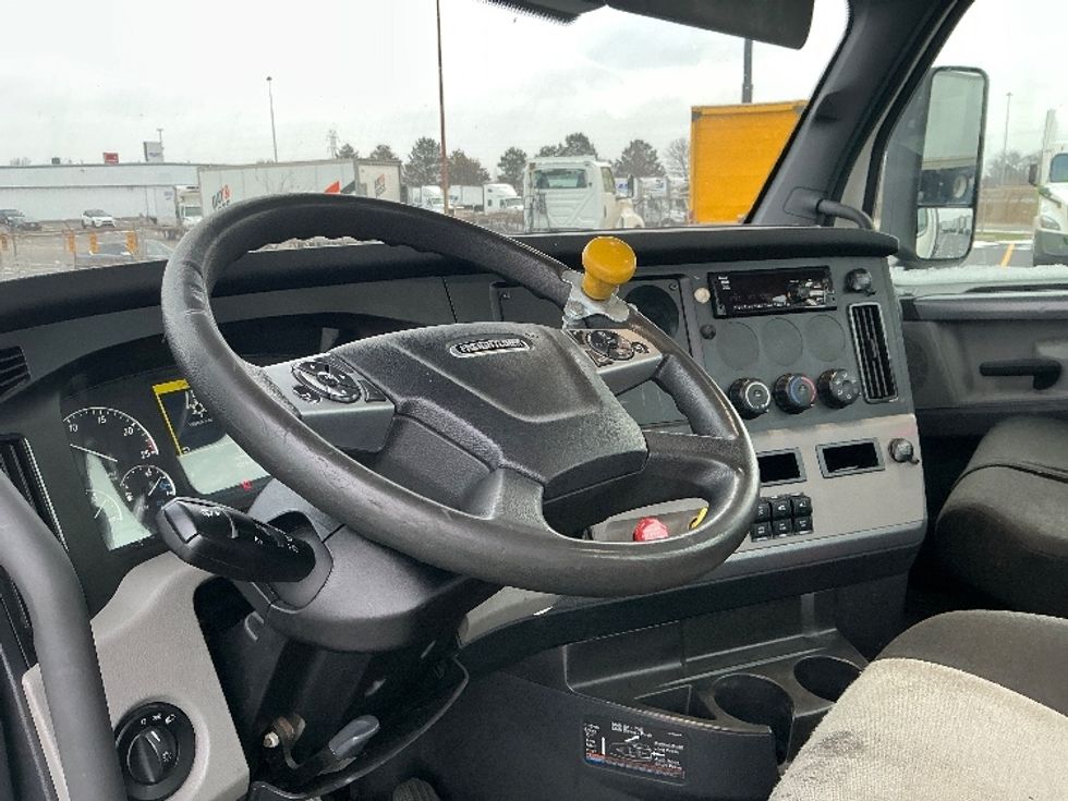 Day Cab Tractor-Heavy Duty Tractors-Freightliner-2020-T11664ST-Columbus-OH-509,327\n\t\tmiles-$ 39,500 - Image 10