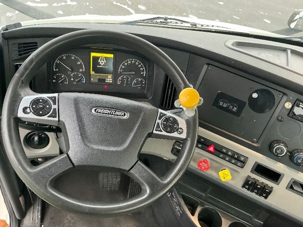 Day Cab Tractor-Heavy Duty Tractors-Freightliner-2020-T11664ST-Columbus-OH-509,327\n\t\tmiles-$ 39,500 - Image 11