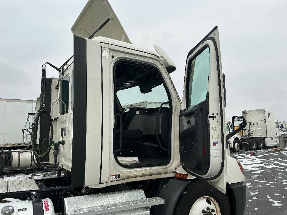 Day Cab Tractor-Heavy Duty Tractors-Freightliner-2020-T11664ST-Columbus-OH-509,327\n\t\tmiles-$ 39,500 - Image 12