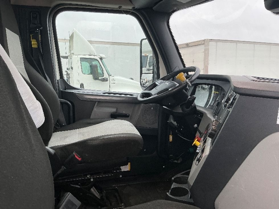 Day Cab Tractor-Heavy Duty Tractors-Freightliner-2020-T11664ST-Columbus-OH-509,327\n\t\tmiles-$ 39,500 - Image 14