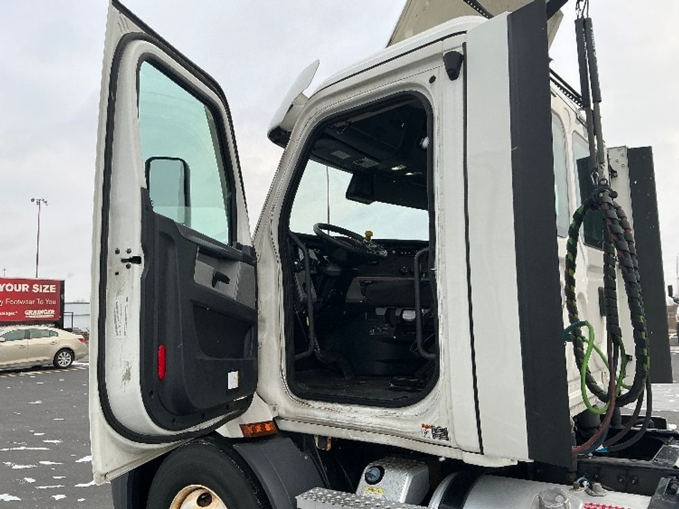 Day Cab Tractor-Heavy Duty Tractors-Freightliner-2020-T11664ST-Columbus-OH-509,327\n\t\tmiles-$ 39,500 - Image 9