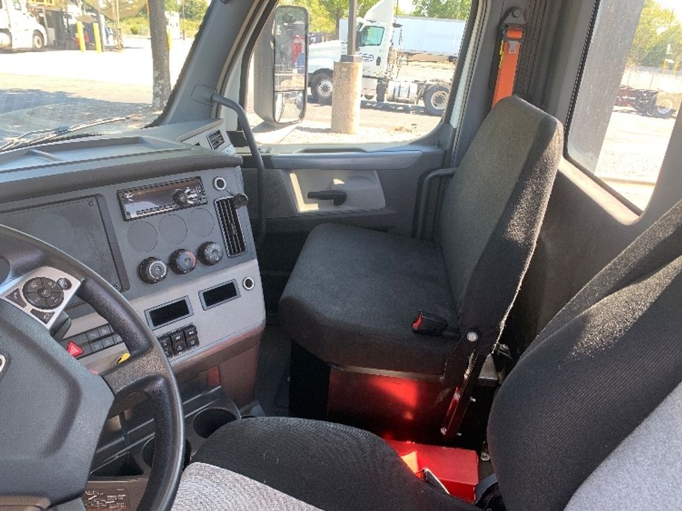 Day Cab Tractor-Heavy Duty Tractors-Freightliner-2020-T11664ST-Concord-NC-153,692\n\t\tmiles-$ 63,750 - Image 10