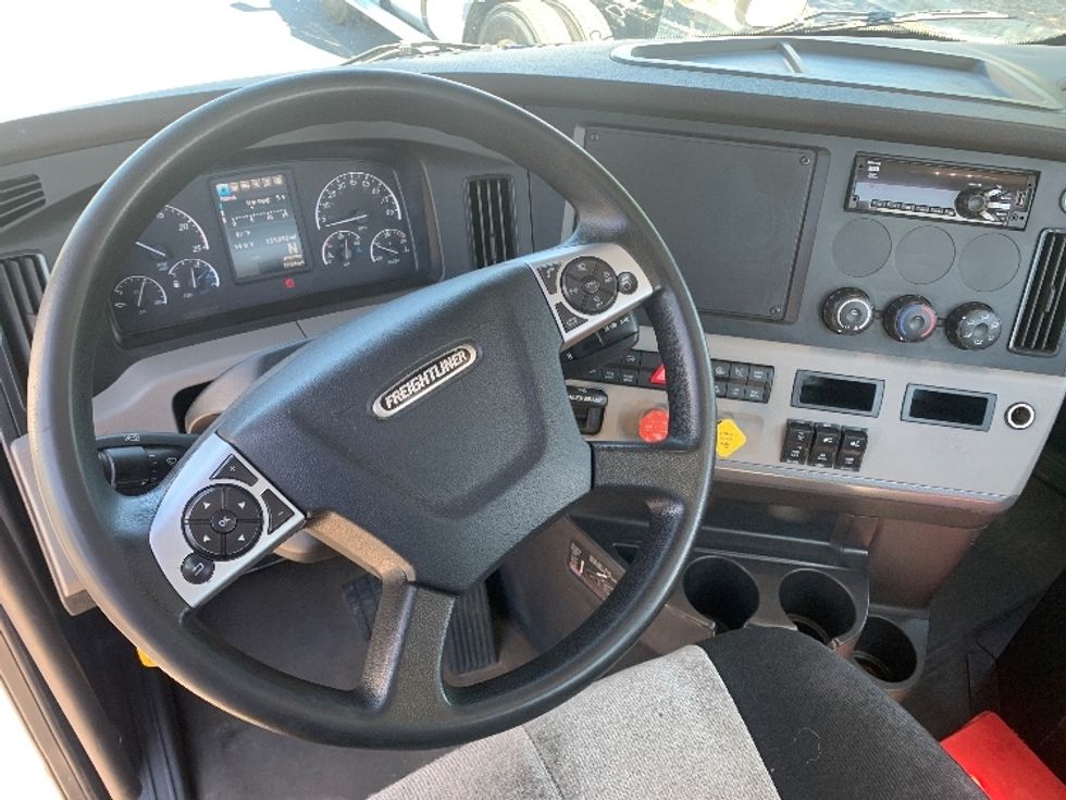 Day Cab Tractor-Heavy Duty Tractors-Freightliner-2020-T11664ST-Concord-NC-153,692\n\t\tmiles-$ 63,750 - Image 11
