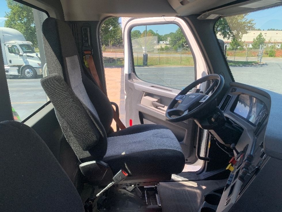 Day Cab Tractor-Heavy Duty Tractors-Freightliner-2020-T11664ST-Concord-NC-153,692\n\t\tmiles-$ 63,750 - Image 14