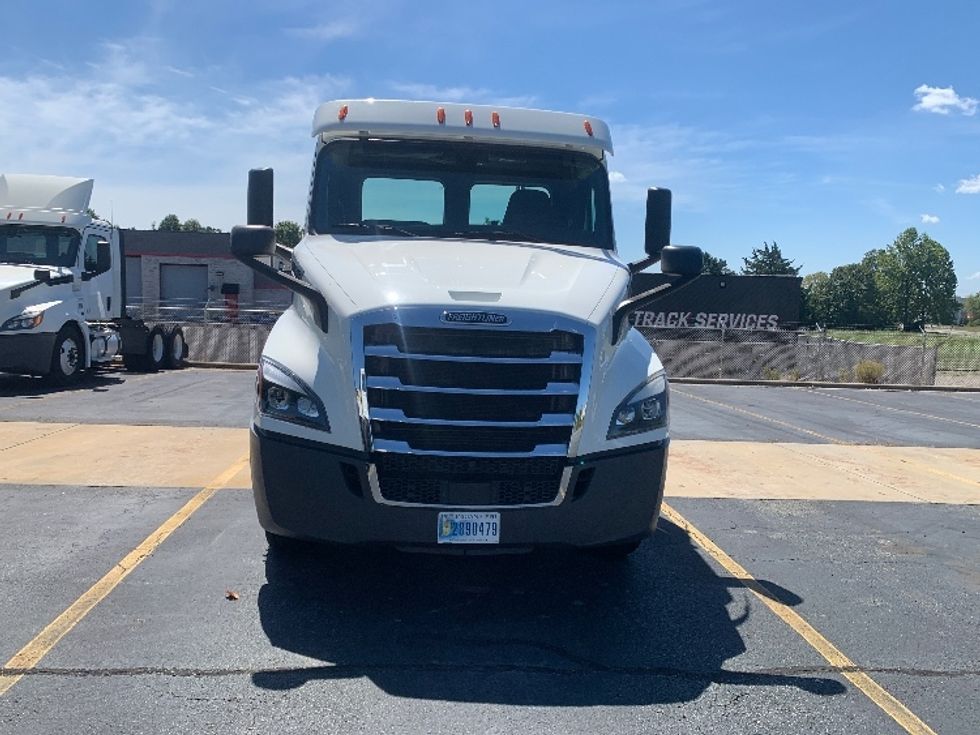 Day Cab Tractor-Heavy Duty Tractors-Freightliner-2020-T11664ST-Concord-NC-153,692\n\t\tmiles-$ 63,750 - Image 2