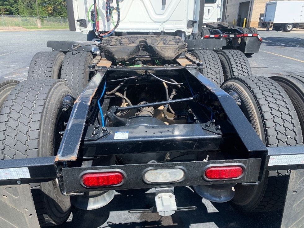Day Cab Tractor-Heavy Duty Tractors-Freightliner-2020-T11664ST-Concord-NC-153,692\n\t\tmiles-$ 63,750 - Image 6