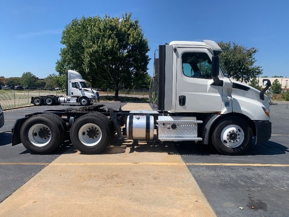 Day Cab Tractor-Heavy Duty Tractors-Freightliner-2020-T11664ST-Concord-NC-153,692\n\t\tmiles-$ 63,750 - Image 8