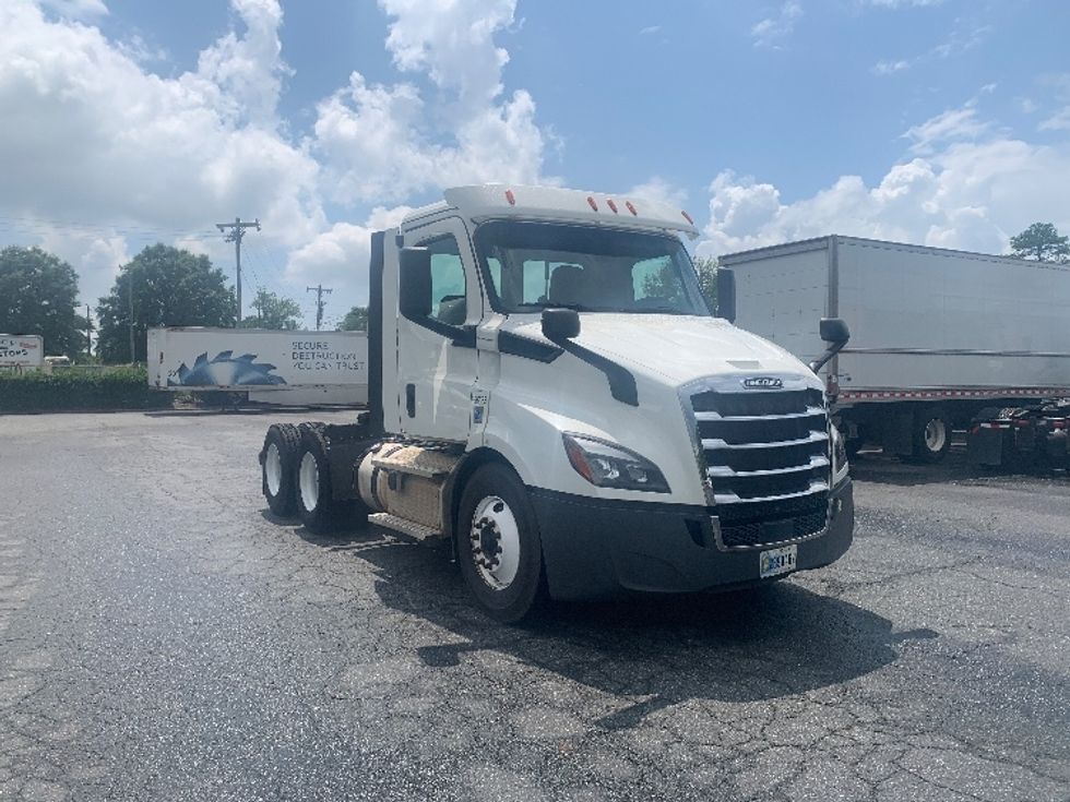 Day Cab Tractor-Heavy Duty Tractors-Freightliner-2020-T11664ST-Concord-NC-168,307\n\t\tmiles-$ 59,000 - Image 1