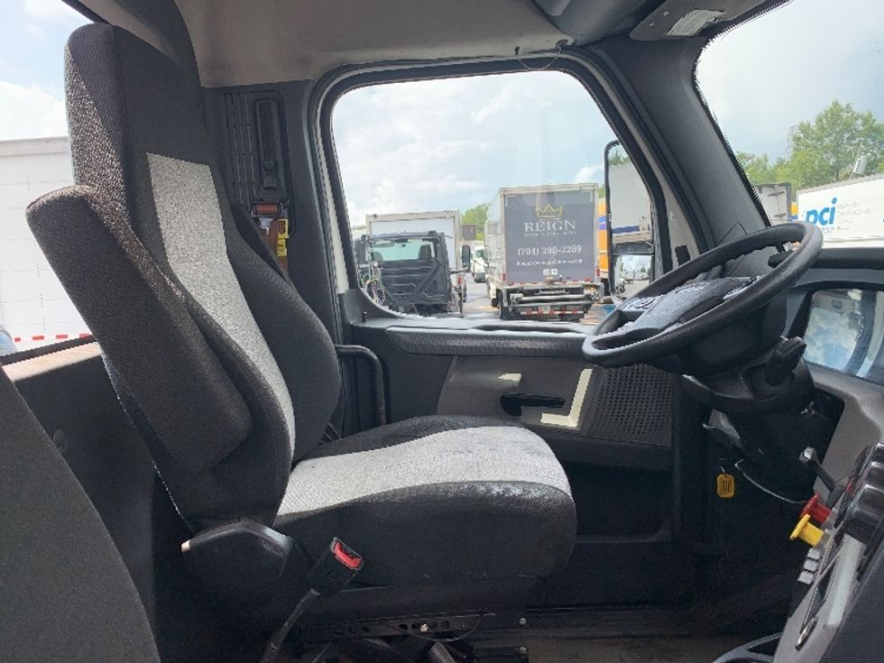 Day Cab Tractor-Heavy Duty Tractors-Freightliner-2020-T11664ST-Concord-NC-168,307\n\t\tmiles-$ 59,000 - Image 14