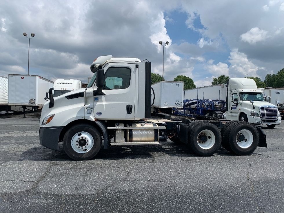 Day Cab Tractor-Heavy Duty Tractors-Freightliner-2020-T11664ST-Concord-NC-168,307\n\t\tmiles-$ 59,000 - Image 4