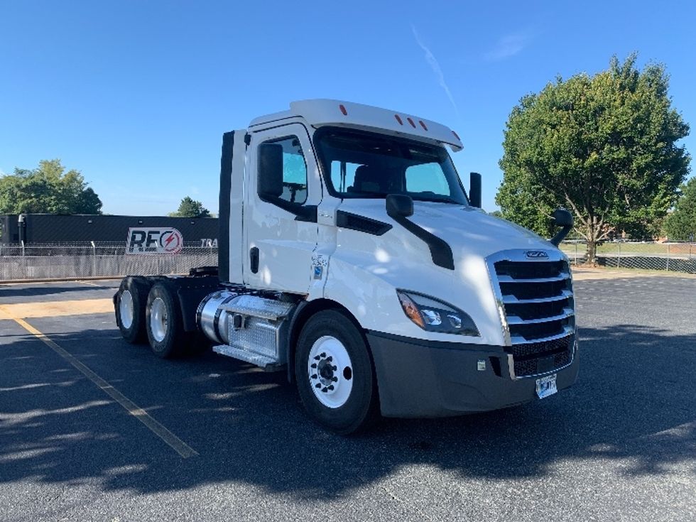 Day Cab Tractor-Heavy Duty Tractors-Freightliner-2020-T11664ST-Concord-NC-169,909\n\t\tmiles-$ 59,750 - Image 1