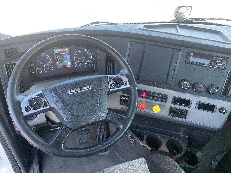 Day Cab Tractor-Heavy Duty Tractors-Freightliner-2020-T11664ST-Concord-NC-169,909\n\t\tmiles-$ 59,750 - Image 10