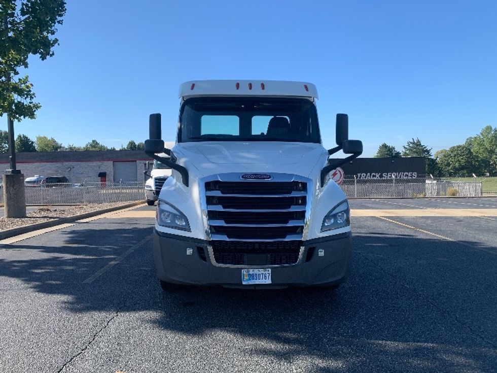 Day Cab Tractor-Heavy Duty Tractors-Freightliner-2020-T11664ST-Concord-NC-169,909\n\t\tmiles-$ 59,750 - Image 2