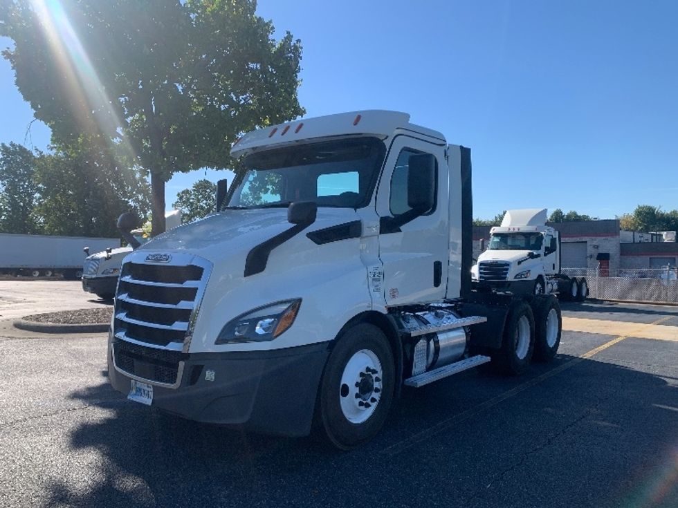 Day Cab Tractor-Heavy Duty Tractors-Freightliner-2020-T11664ST-Concord-NC-169,909\n\t\tmiles-$ 59,750 - Image 3