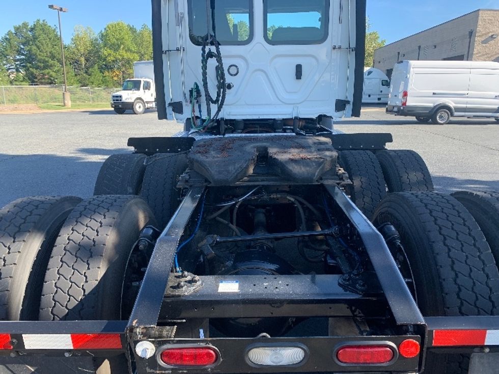 Day Cab Tractor-Heavy Duty Tractors-Freightliner-2020-T11664ST-Concord-NC-169,909\n\t\tmiles-$ 59,750 - Image 5