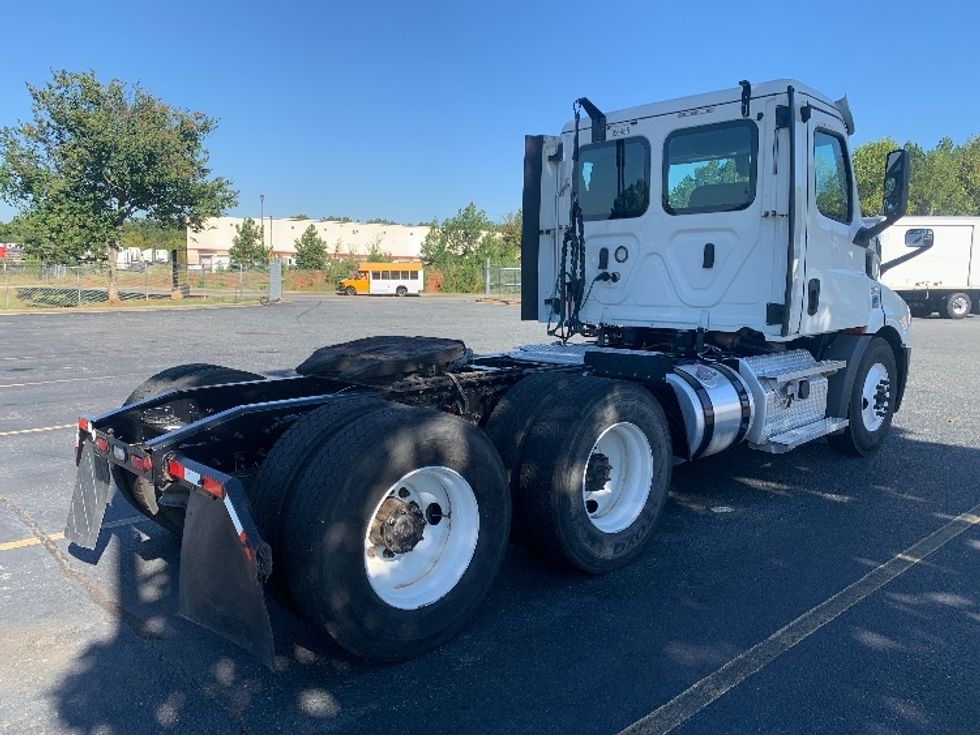 Day Cab Tractor-Heavy Duty Tractors-Freightliner-2020-T11664ST-Concord-NC-169,909\n\t\tmiles-$ 59,750 - Image 6