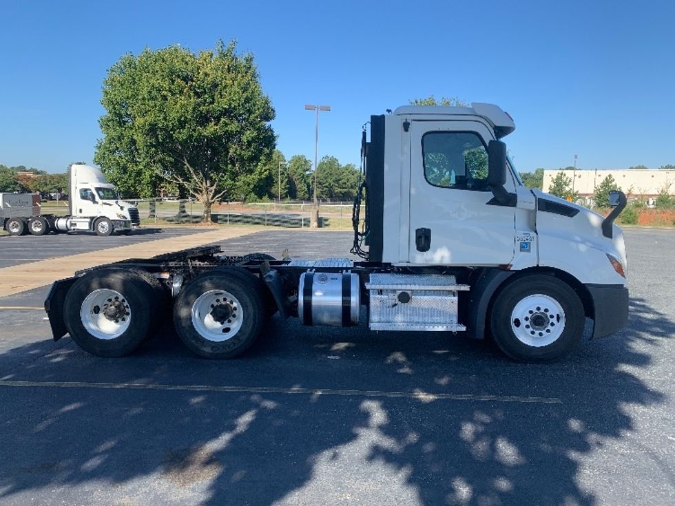 Day Cab Tractor-Heavy Duty Tractors-Freightliner-2020-T11664ST-Concord-NC-169,909\n\t\tmiles-$ 59,750 - Image 7