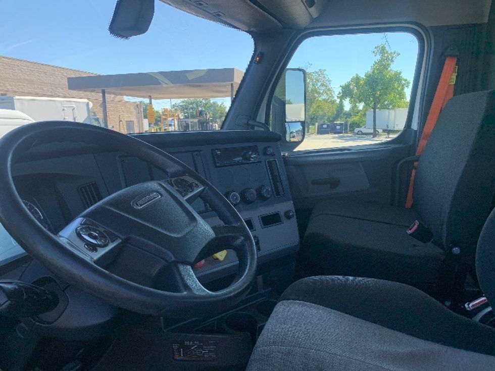 Day Cab Tractor-Heavy Duty Tractors-Freightliner-2020-T11664ST-Concord-NC-169,909\n\t\tmiles-$ 59,750 - Image 9