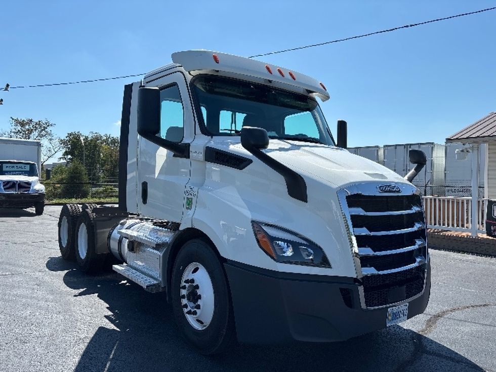 Day Cab Tractor-Heavy Duty Tractors-Freightliner-2020-T11664ST-Concord-NC-175,185\n\t\tmiles-$ 59,500 - Image 1