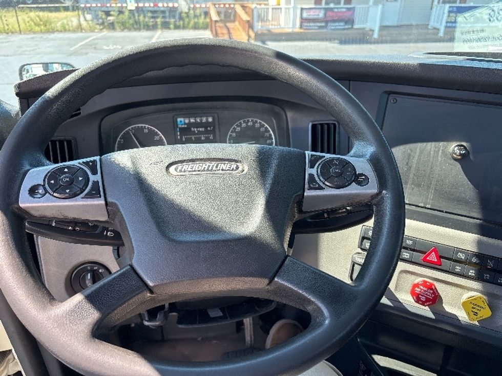 Day Cab Tractor-Heavy Duty Tractors-Freightliner-2020-T11664ST-Concord-NC-175,185\n\t\tmiles-$ 59,500 - Image 10